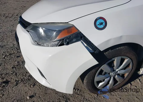 2016 Toyota Corolla Le z USA, uszkodzony, nr VIN 2T1BURHE4GC717535